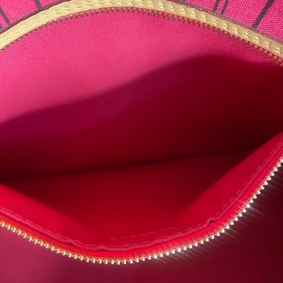 Louis Vuitton Monogram Limited Edition Neverfull MM Bay Chain - Picture 10 of 15